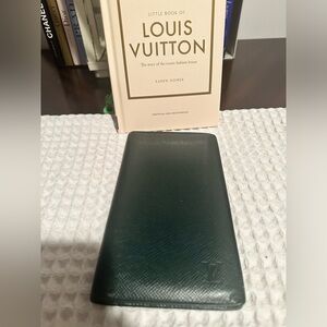 RARE Louis Vuitton Taiga leather green wallet